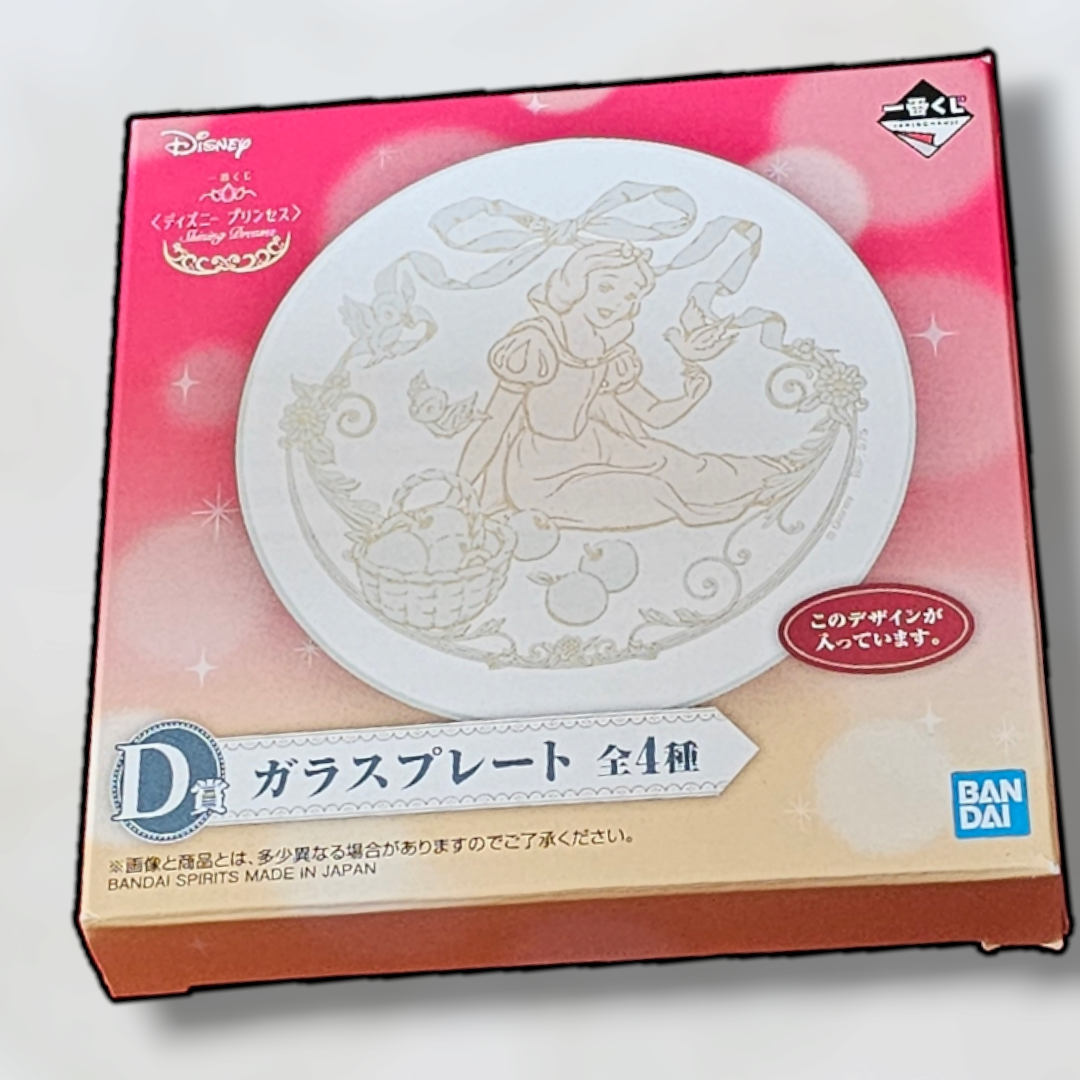 Disney kuji Prize: Snow white plate prize D, Snow white mini canvas prize F, Aladdin mini canvas prize F